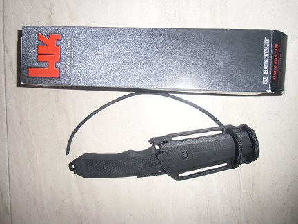Vendo Cuchillo HK fabricado por Benchmade USA, Modelo 14147, hoja tipo tanto con parte de ella con sierra, 00