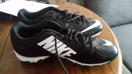 vendo botas sin practicamente uso ,solo puestas,porque no me valen de numero, son el 46.
las vendo por 00