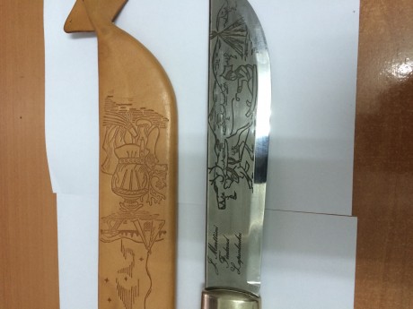 Vendo un magnífico cuchillo de coleccionista, fabricado en Finlandia con acero de alta calidad,fabricado 11