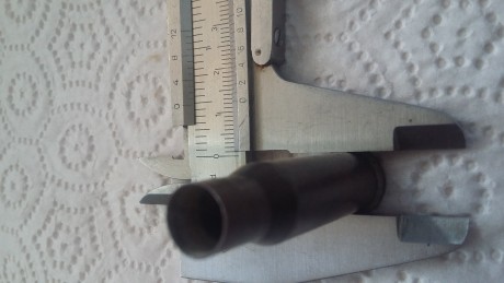 Ayer yendo de pesca encontré una vaina en la que ponía 17 35 y nada mas. Es similar en la forma a la de 82