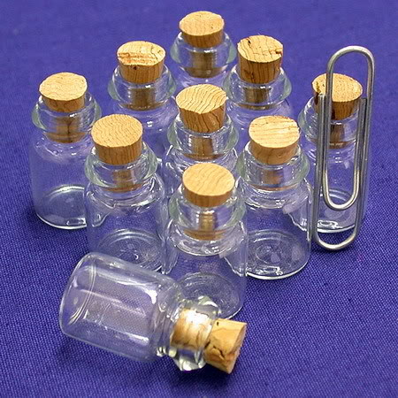 Buscando botes para llevar las dósis de pólvora, me encontré en ebay con unas botellitas de cristal y 01