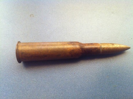 Ayer yendo de pesca encontré una vaina en la que ponía 17 35 y nada mas. Es similar en la forma a la de 150