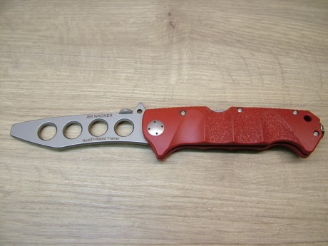  RETIRADO DE LA VENTA 
Navaja entrenamiento marca Boker Jim Warner.
Original, no copia.
Muy buen estado 00