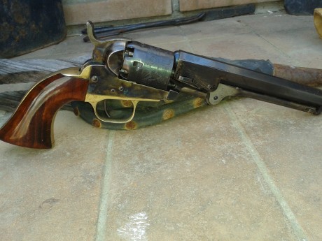 Saludos a todos. Vendo un revólver ASM  Pocket del calibre .31 con tambor de cinco disparos. 90 euros 10