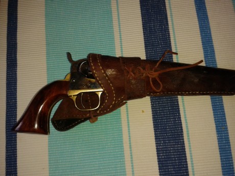 Saludos a todos. Vendo un revólver ASM  Pocket del calibre .31 con tambor de cinco disparos. 90 euros 40
