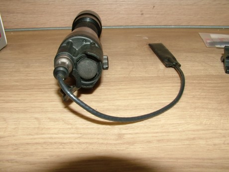 linterna para arma larga marca Surefire Modelo 662 Tactical Light.
Original no copia.
Bombilla de xenon 00