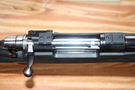 Rifle Santa Barbara mejorado,   calibre 8x57  ,   culata Hogue   de fibra con pilares de aluminio.   Disparador 11