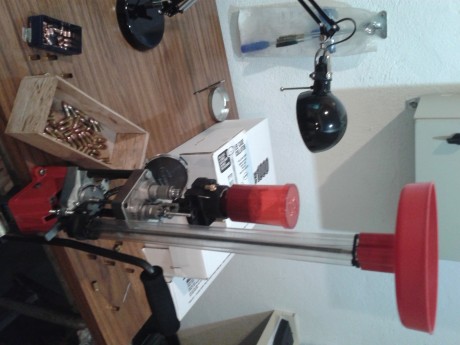 VENTA
Lee Pro 1000 9 mm Pb
Incluye: 
máquina.
embudo vainas.
alimentador automático de vainas.
Micrometro 00