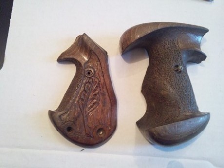 se venden estas cachas.

pistola star ss--20 euros
pistola llama-------20 euros 
pistola, desconozco modelo.. 32