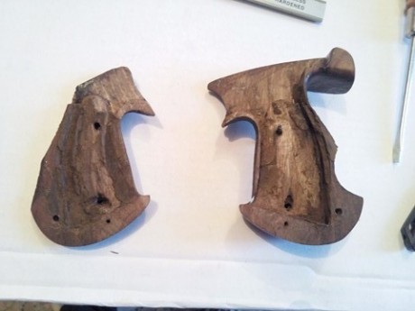 se venden estas cachas.

pistola star ss--20 euros
pistola llama-------20 euros 
pistola, desconozco modelo.. 31