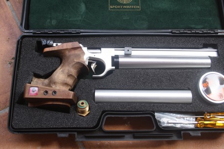 Vendo Steyr lp10 mecánica en perfecto estado.

Del año 2004, con dos botellas del año 2004, con lo que 01