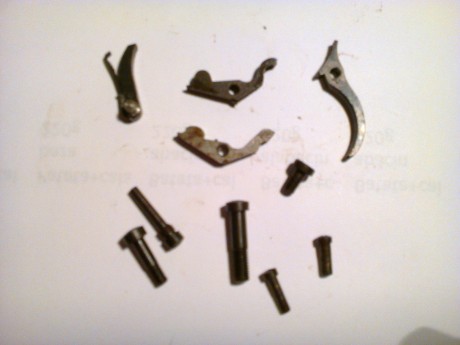 Vendo repuestos nuevos para Revolver Colt, ( Rèplicas italianas ).
Detalle : 6 tornillos, 2 uñas de retenida 00