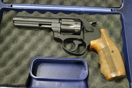 VENDO ESTA JOYA A PRECIO DE SALDO, ME TENGO QUE QUITAR LAS ARMAS POR SALUD.
REVOLVER CASI NUEVO, MUY POCOS 02