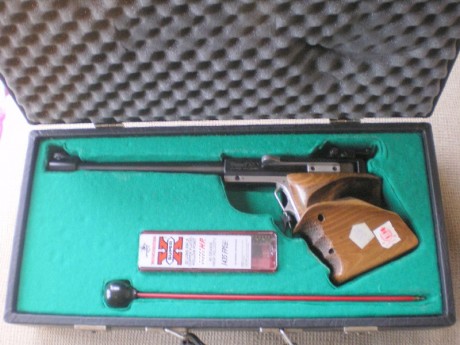 Se vende pistola para la modalidad de libre marca Hammerli 120.Pistola antigua de precisión contrastada,Funciona 01