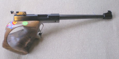 Se vende pistola para la modalidad de libre marca Hammerli 120.Pistola antigua de precisión contrastada,Funciona 00