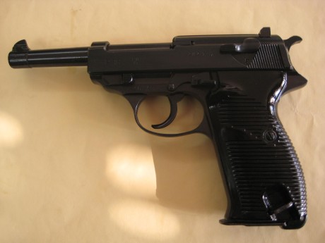 Hola, vendo pistola P-38, código byf, año 1943, calibre 9 para, fabricada por Mauser.
Precio 1.200 euros 02