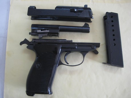 Hola, vendo pistola P-38, código byf, año 1943, calibre 9 para, fabricada por Mauser.
Precio 1.200 euros 12