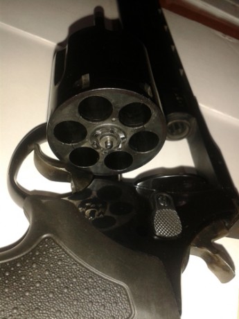Cambio revolver taurus 44mag 8 3/8" por carabina del 22lr con bipode se ajustara precio 00