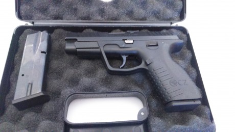  Cambio pistola Cz 100, calibre 9 mmp, caja, dos cargadores, muy buen estado, muy ligera, guiada en A, 02