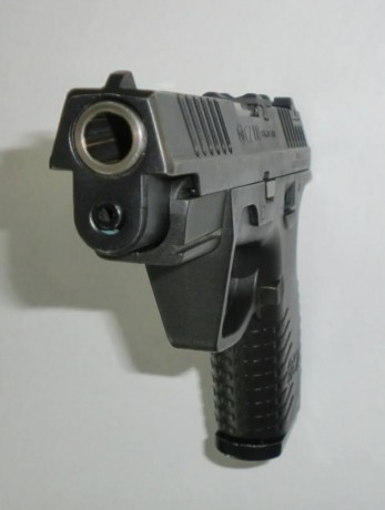  Cambio pistola Cz 100, calibre 9 mmp, caja, dos cargadores, muy buen estado, muy ligera, guiada en A, 00