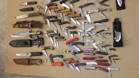 Vendo coleccion de navajas ,machetes , navajas multiusos ( victorinox ) y cuchillos  de varias  marcas 01