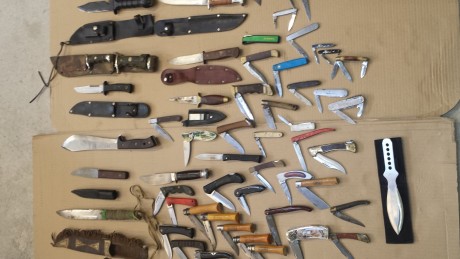 Vendo coleccion de navajas ,machetes , navajas multiusos ( victorinox ) y cuchillos  de varias  marcas 00