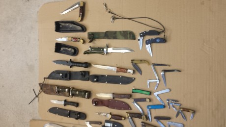Vendo coleccion de navajas ,machetes , navajas multiusos ( victorinox ) y cuchillos  de varias  marcas 10