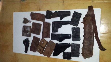 Vendo varias fundas i cartucheras originales
Si alguien esta interesado puedo mandar fotos mas explicitas 01