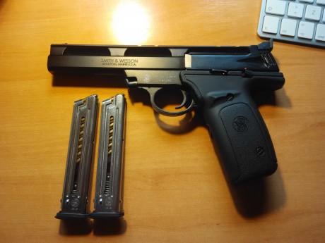 Buenas, pongo a la venta 2 pistolas.

Marca: Walther
Modelo: GSP
Calibre: 22 lr
Guía: F
Provincia: Cáceres
Disparos: 02