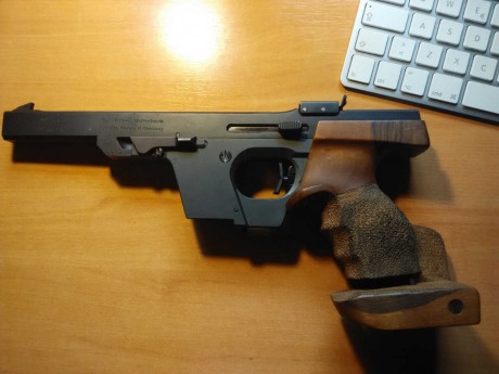 Buenas, pongo a la venta 2 pistolas.

Marca: Walther
Modelo: GSP
Calibre: 22 lr
Guía: F
Provincia: Cáceres
Disparos: 01