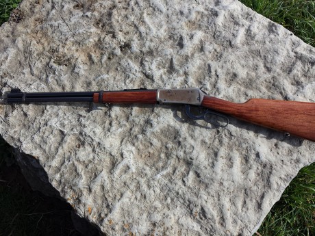 Se vende rifle marca Winchester modelo 94, calibre 30-30. Se encuentra en muy buen uso. El precio no incluye 02