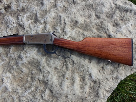 Se vende rifle marca Winchester modelo 94, calibre 30-30. Se encuentra en muy buen uso. El precio no incluye 01