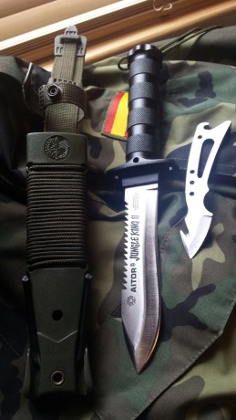 Hola, pongo a la venta este auténtico cuchillo Aitor Jungle King 2 de los años 80, esta muy bien conservado 01