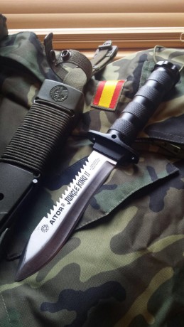 Hola, pongo a la venta este auténtico cuchillo Aitor Jungle King 2 de los años 80, esta muy bien conservado 00