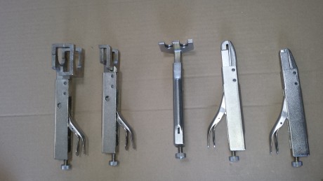 Buenas compañeros ..... mi difunto suegro era muy aficionado a las armas antiguas , avancarga y cartucheria 00