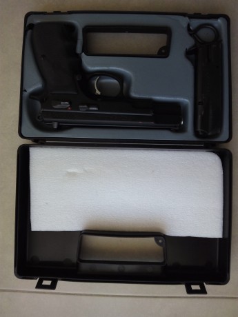 Vendo pistola  CZ 75de 9 m/m.Pb  guiada con licencia F , urge vender por dejar afición , arma bien cuidada 00