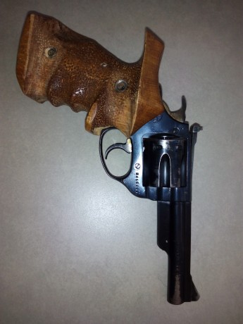 Vendo revolver  ASTRA MOD. NC-6 cal. 38 spc. de  4,5"  en muy buen estado mecánico pero el pavón 01