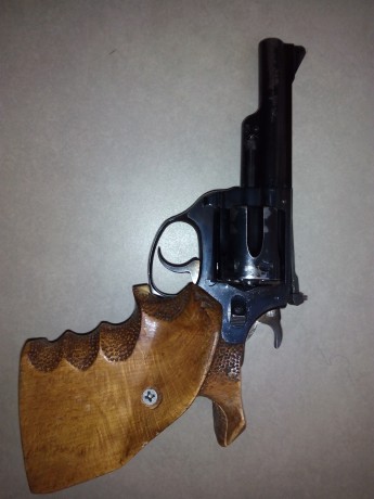 Vendo revolver  ASTRA MOD. NC-6 cal. 38 spc. de  4,5"  en muy buen estado mecánico pero el pavón 00