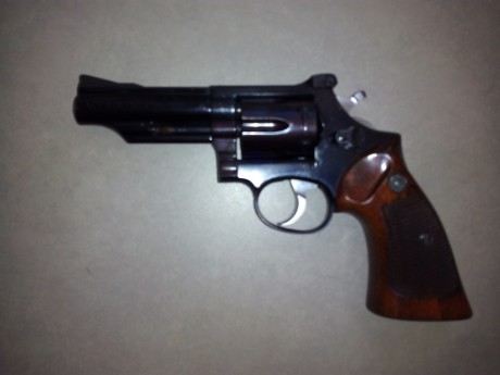 Vendo  REVOLVER LLAMA MOD. COMANCHE III en cal. .357/.38 en 4" , muy buen estado , guiado con licencia 01