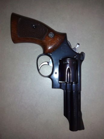 Vendo  REVOLVER LLAMA MOD. COMANCHE III en cal. .357/.38 en 4" , muy buen estado , guiado con licencia 00
