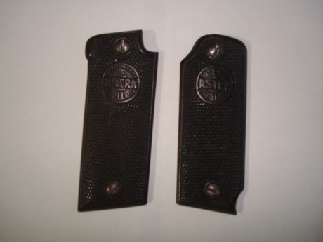  DSC07026.JPG  DSC07024.JPG 

Cachas con sus tornillos para Astra 400, un juego "EU" y otro 01