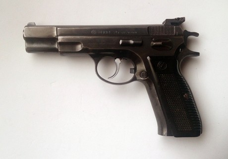 Queridos compañeros:
Vendo esta pistola CZ BRNO 75, Guiada en F, por tener cupo completo,tengo 2 cargadores,. 00