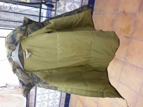  Vendo chaquetón original del ejercito español  con poquísimo uso. 
Bolsillo interior. Pantalón dentro 02