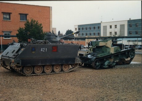 En octubre de 1936 llegaron a España los primeros T-26. En Archena se creó la Escuela de Fuerzas Blindadas 82