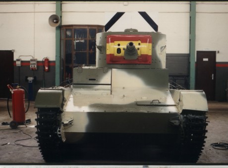 En octubre de 1936 llegaron a España los primeros T-26. En Archena se creó la Escuela de Fuerzas Blindadas 81