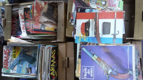 Vendo revistas de  ARMAS y CAZA Y PESCA años 70 y 80 en perfectas condiciones y ademas la revista de armas 01
