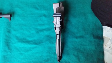Se vende pistola Feinwerkbau calibre 22 LR. 
El precio es de 900 euros. 00