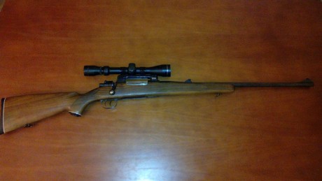 Buenas. Un amigo quiere cambiar su rifle de cerrojo del cal. 30.06 por otro del .243, de cerrojo también. 01