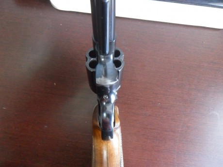 Pongo en venta un revólver marca LLAMA modelo COMANCHE III del calibre 357 Magnum de 6" de cañón. 02