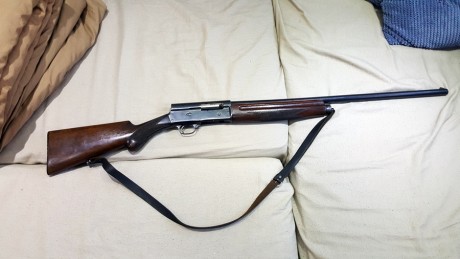 Vendo la mítica browning auto 5, tambien llamada "la cheposa".

Tengo entendido que fué el primer 00